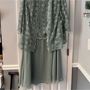 R & M Richards Green 3/4 Sleeve Dress
